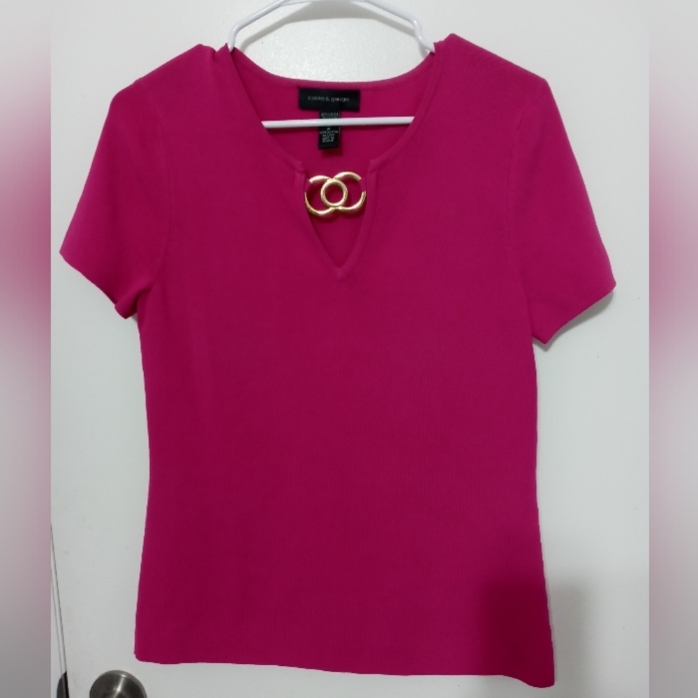 Cable & Gauge barbie pink short sleeve pullover sweater golden logo accent. M